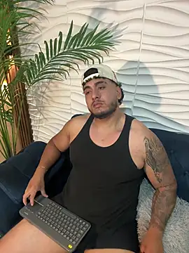 Show modela Magnus_Cael na web-kameri