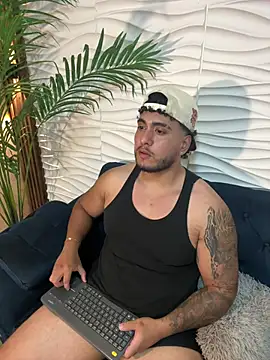 Show modela Magnus_Cael na web-kameri