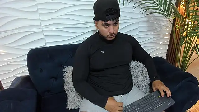 Show modela Magnus_Cael na web-kameri