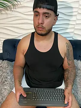 Show modela Magnus_Cael na web-kameri