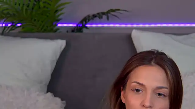 BreannaBre Adlı Modelin Canlı XXX Sohbeti