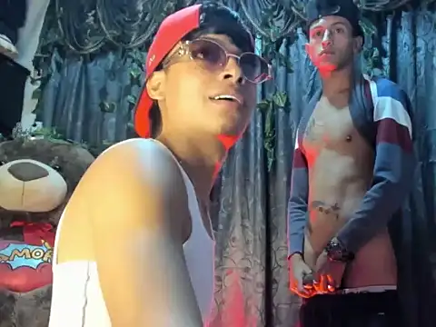 hot_guys23: διαδικτυακό σόου στην κάμερα