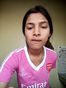 Roseyy_001 Adlı Modelin Canlı XXX Sohbeti