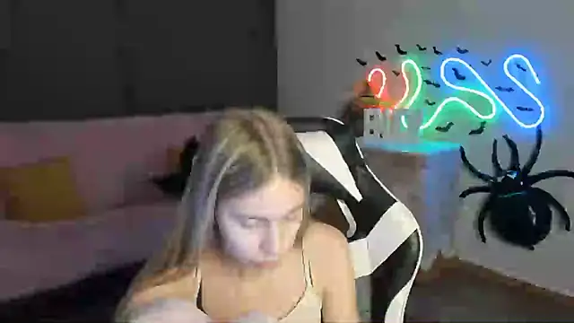 Chat +18 de ModelPi ao vivo