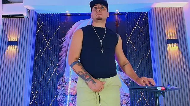 Pokazy przed kamerką – Iam_Josue-