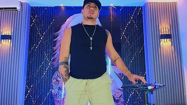 Iam_Josue- Show in webcam