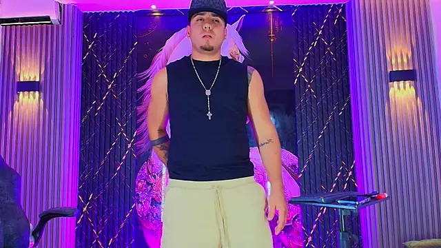 Iam_Josue- Show in webcam