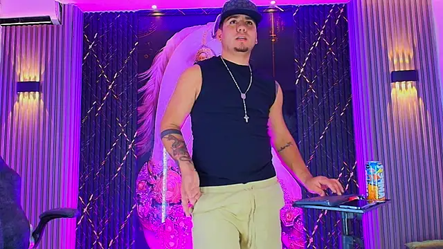 Pokazy przed kamerką – Iam_Josue-