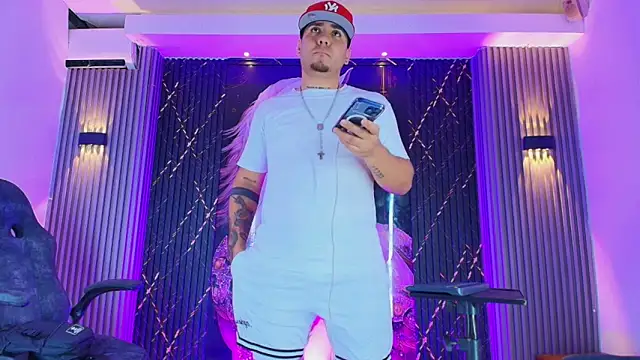 Iam_Josue-'s Webcam Show