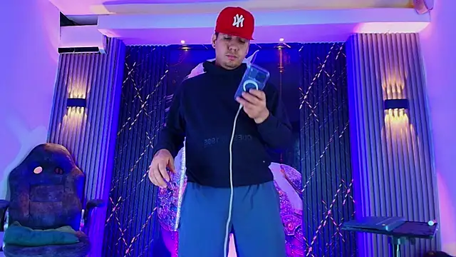 Pertunjukan Kamera Web Iam_Josue-