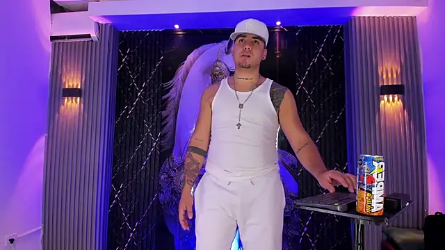 Pokazy przed kamerką – Iam_Josue-
