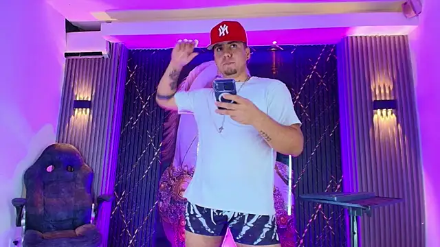 Show modela Iam_Josue- na web-kameri