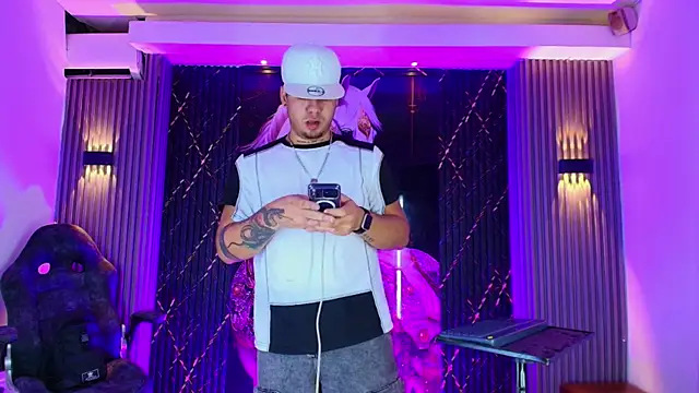 Pokazy przed kamerką – Iam_Josue-