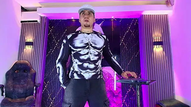 Pokazy przed kamerką – Iam_Josue-