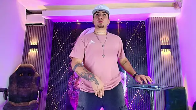 הופעת וובקאם של Iam_Josue-