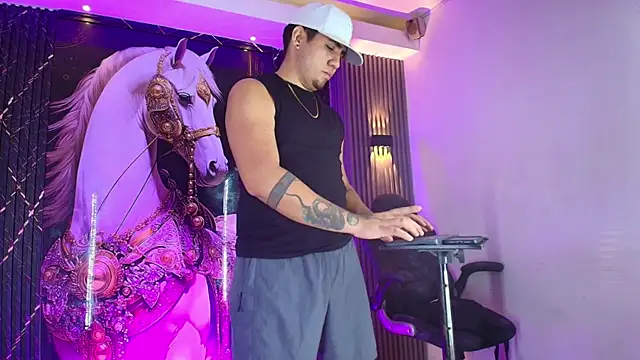 Iam_Josue- Шоу с уебкамера