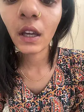 Komal_sharma- Chat XXX in diretta