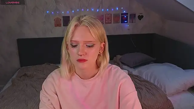 Lilly_Jhonass Adlı Modelin Canlı XXX Sohbeti