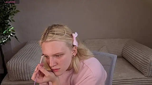 Lilly_Jhonass: απευθείας συνομιλία ΧΧΧ