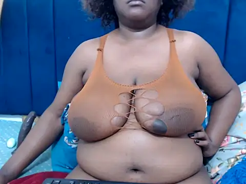 WineOfAfricaxx23's Live XXX Chat
