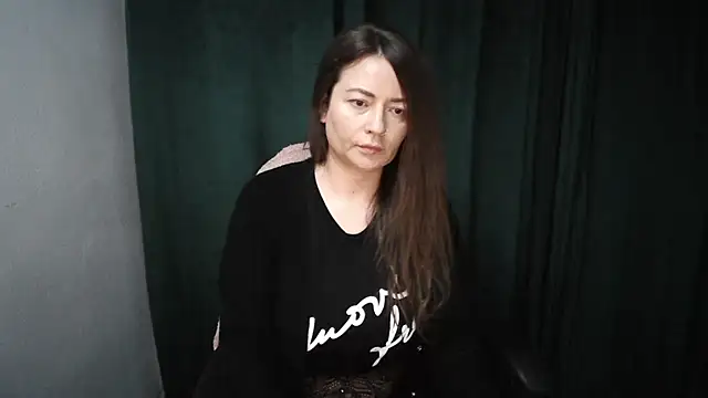 Chat +18 de NoraMilf ao vivo