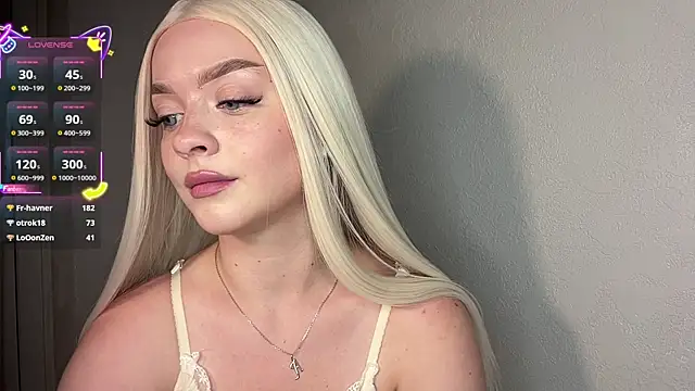 ElsaJeanX: онлайн-секс-чат