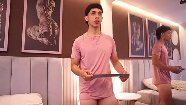 AdrianMiless Шоу с уебкамера