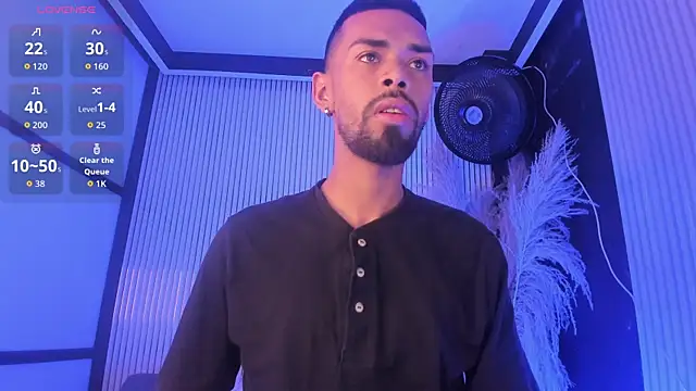 Tyler_204 Show in webcam