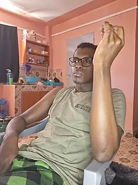 Show modela k1ng0fcums na web-kameri