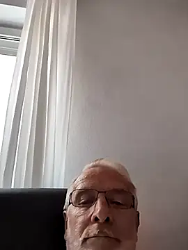 geill2701 Show in webcam