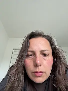 bellag825's Live Chat Room
