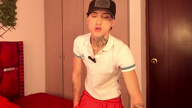 Crave_boys Show in webcam