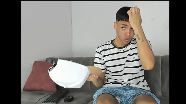 Charlie_Scorpion Webcamshow