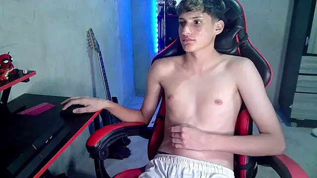 Pablito_Junior11: διαδικτυακό σόου στην κάμερα