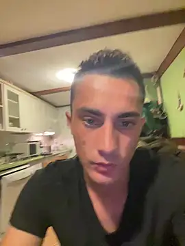 AlexitoTrendy22: διαδικτυακό σόου στην κάμερα