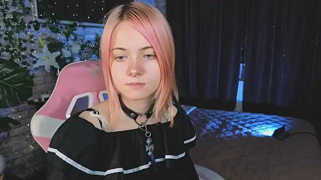 Miiu_miiu Show in webcam