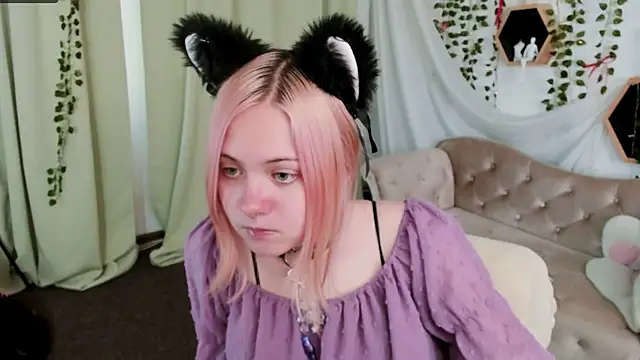Miiu_miiu élő XXX-chatje