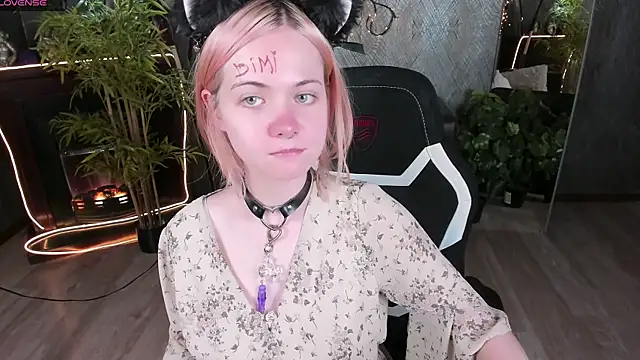 Miiu_miiu Show in webcam