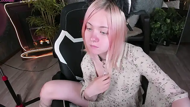 Show modela Miiu_miiu na web-kameri