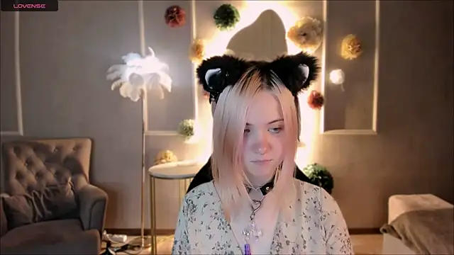 Miiu_miiu Pertunjukan Webcam