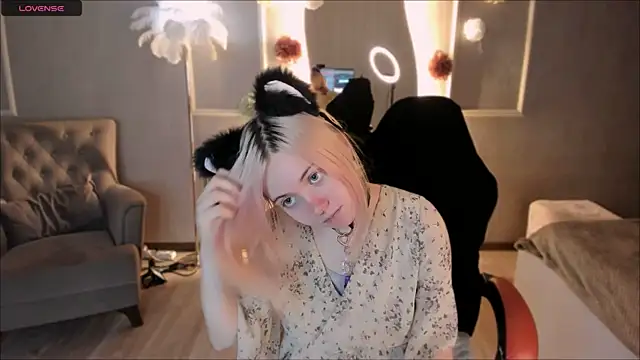Miiu_miiu élő XXX-chatje