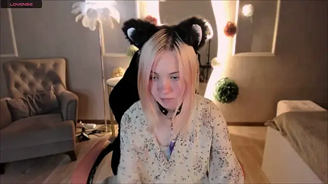 Chat +18 de Miiu_miiu ao vivo