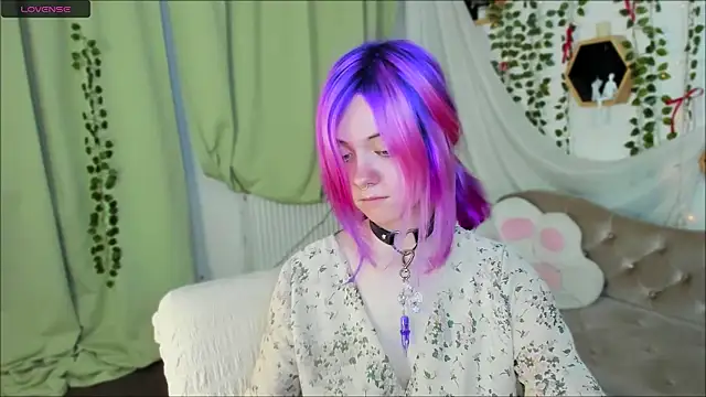 Chat +18 de Miiu_miiu ao vivo