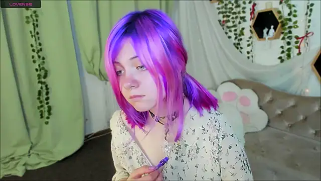 Miiu_miiu Pertunjukan Webcam
