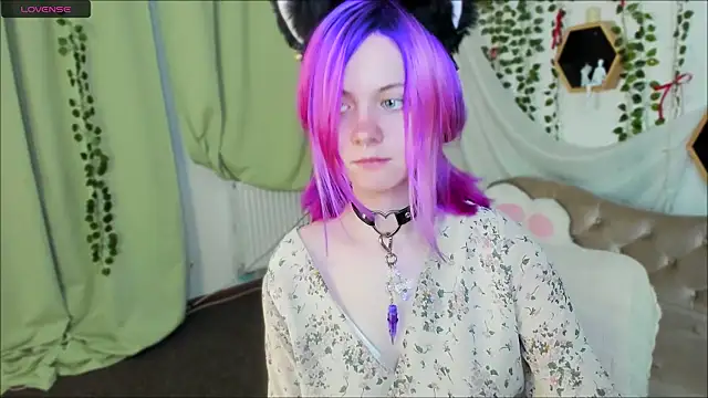 Miiu_miiu Show in webcam