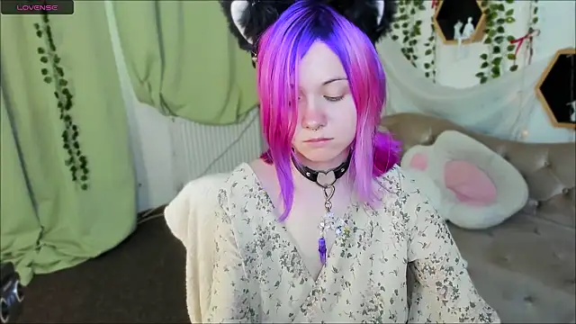 Miiu_miiu Show in webcam