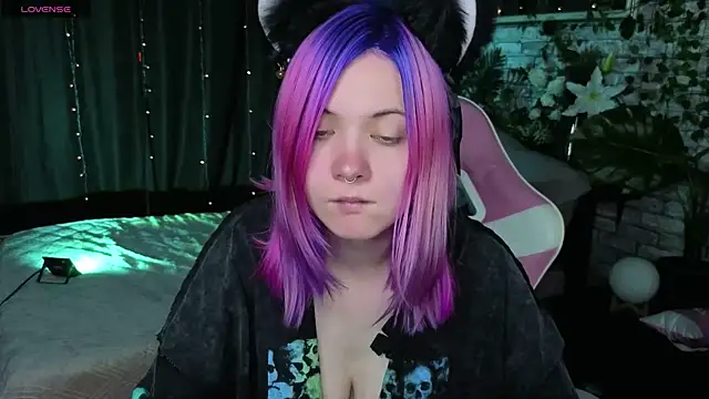 Miiu_miiu Show in webcam
