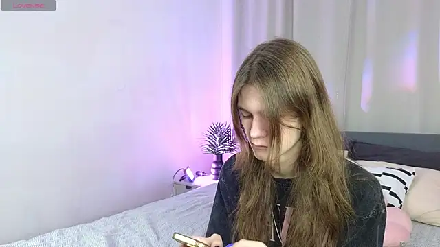 l1l2th webcam show