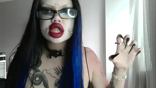 Pokazy przed kamerką – SexmetalGoddess