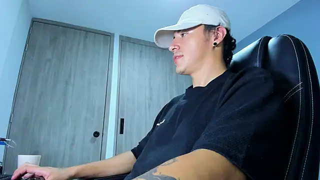 LOBO_ALPHA Webcam-Show